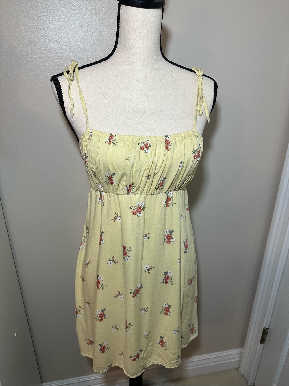 Hollister Yellow Floral Smocked  Strappy Sundress Baby Doll Lined Size Small